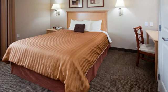 Двухместный люкс Candlewood Suites Milwaukee Brown Deer by IHG