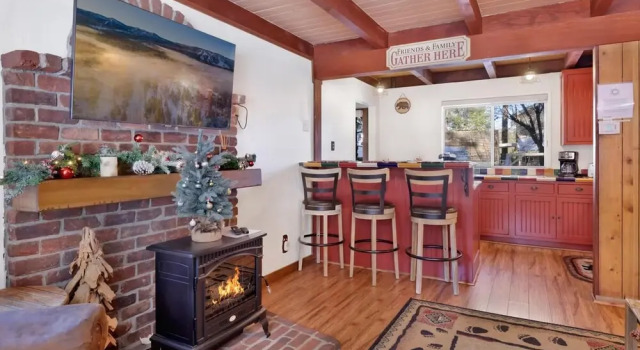 Storybook Cottage #2121 by Big Bear Vacations, Rezerwuj Dom wakacyjny Big Bear Lake Stany Zjednoczone