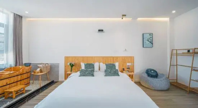 Люкс с видом на внутренний двор Dali Yeyou Mancao Homestay (Ancient City South Gate Shop)