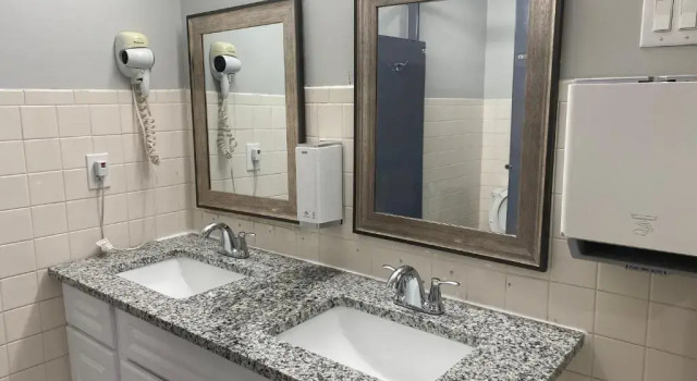 Кровать в общем номере DC International Hostel 1