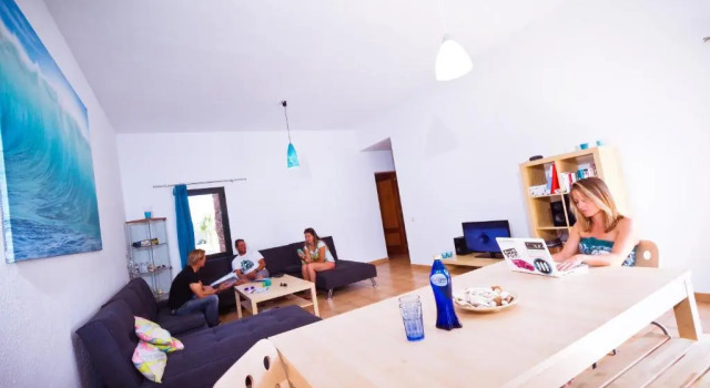 Коттедж Sunrise Surf House, Big Garden, Hot Tub, Parking, super-fast free Wi-Fi