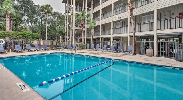 Апартаменты Walk to Coligny Beach! Resort Life in Hilton Head
