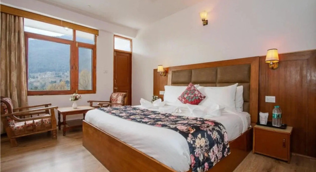 Hotel Snow Bird, Забронировать Отель Отели Манали с парковкой, Парковка