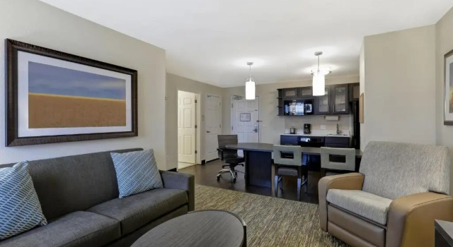 Двухместный люкс c 1 комнатой Candlewood Suites Indianapolis - South by IHG