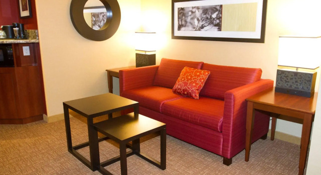Двухместный люкс c 1 комнатой Courtyard by Marriott Philadelphia Springfield