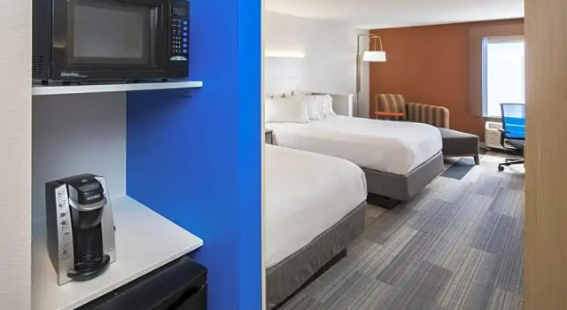 Номер Deluxe Holiday Inn Express Cedar Rapids - Collins Road by IHG
