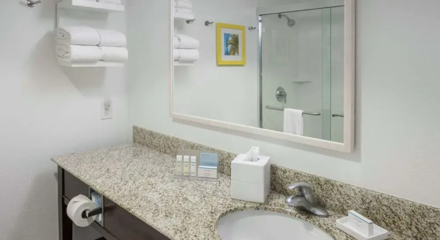 Двухместный номер Study Hampton Inn & Suites Miami-Doral Dolphin Mall