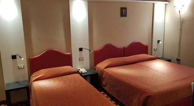 Трёхместный номер Standard Hotel Diana
