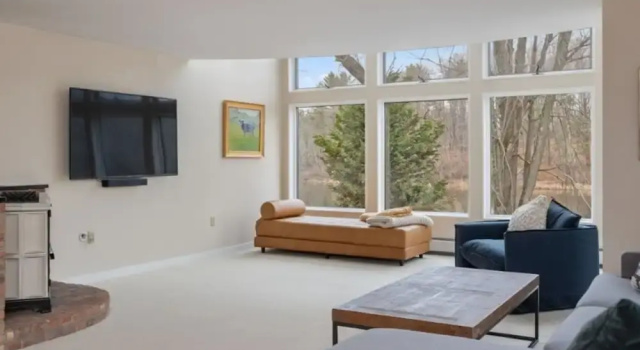 Коттедж Luxury River House in the Heart of Middlebury