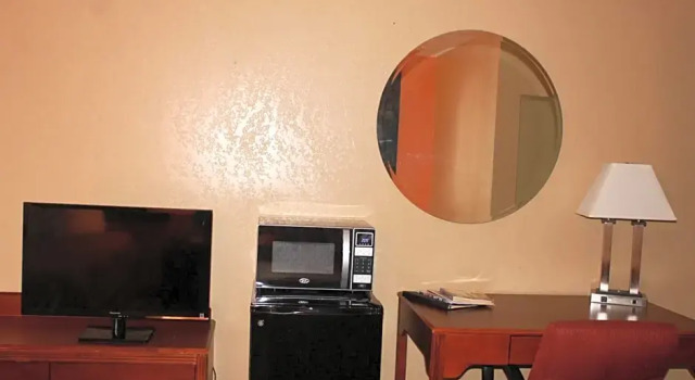 Четырёхместный номер Standard Fairview Inn & Suites