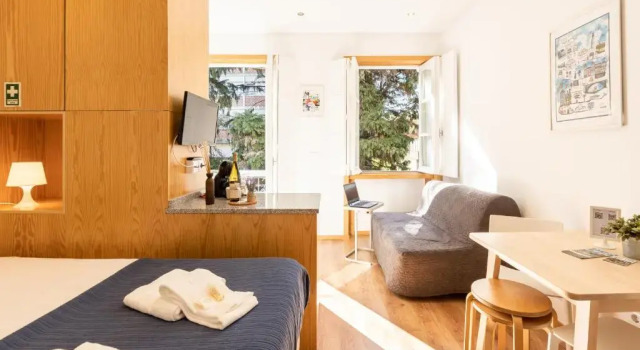 Студия с балконом 733 Costa Cabral Metro Residence