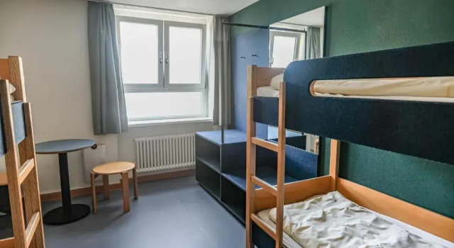 Кровать в общем номере (мужской номер) Jugendherberge Stuttgart International