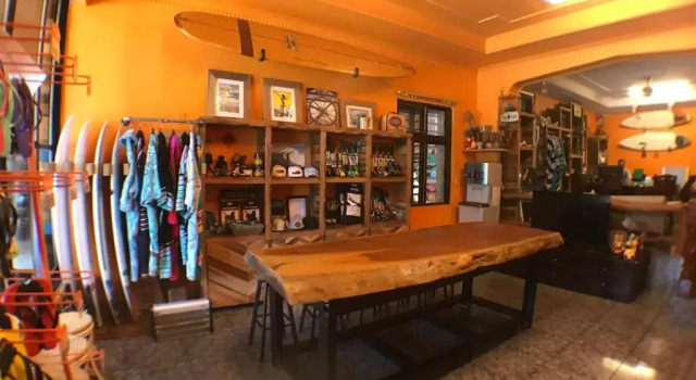 Кровать в общем номере Donghe surf shop & Hostel