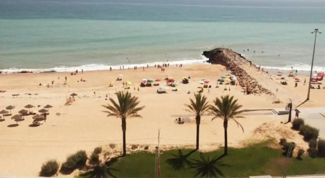 Апартаменты Quarteira 1-bed, Sleeps 4, Parking, 1 min to Beach