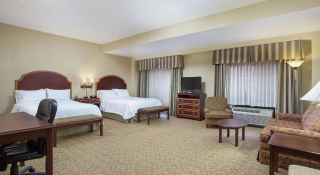 Четырёхместная студия Hampton Inn Pikeville