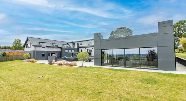 Huxham View - A Luxurious Family Retreat With Swim Spa Cinema Gym and Pool Table, Boek Resort Hotels in Merseyside met zwembad, Zwembad