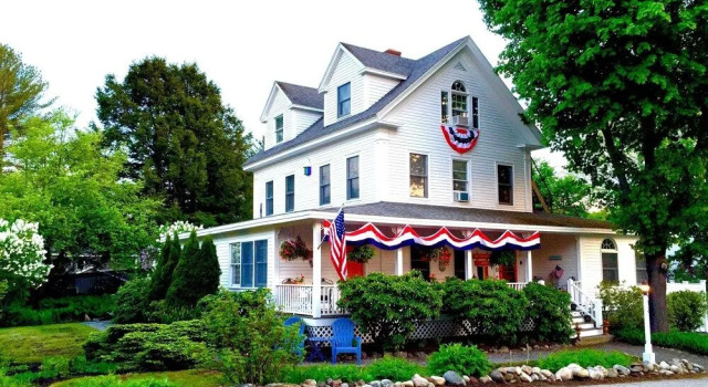 Bourne Bed and Breakfast, Забронировать Отель «постель и завтрак» Оганквит штат Мэн, рядом с Театр в Оганквите