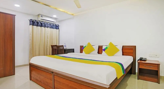 Treebo Trip Utsav Suites, Забронировать Отель Отели Индаура с парковкой, Парковка