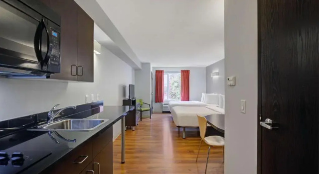 Четырёхместный номер Standard Motel 6 Airdrie