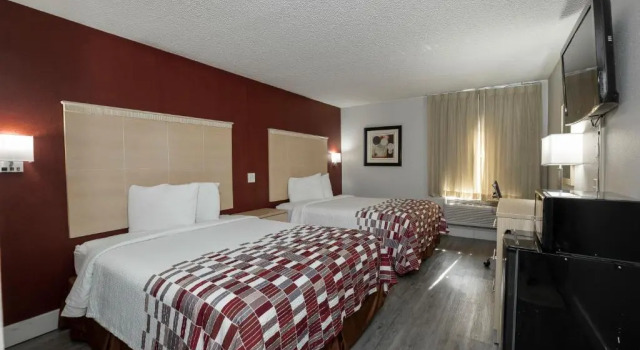 Четырёхместный номер Superior Red Roof Inn Raleigh North-Crabtree Mall-Lenovo Center