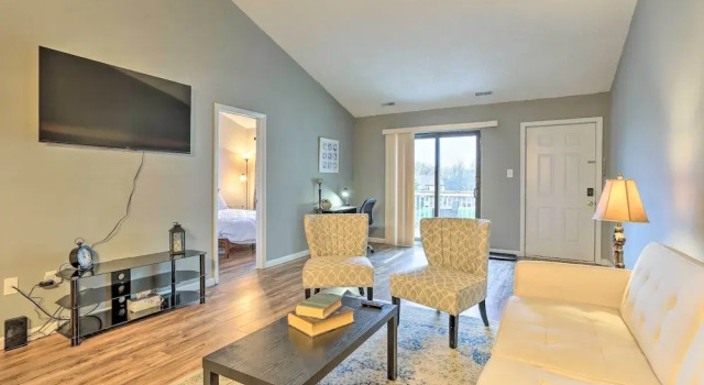 Апартаменты Inviting Poconos Getaway w/ Deck: Ski & Hike!