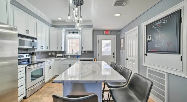 Апартаменты Modern Retreat ~ 1/2 Mi to Bryant-denny Stadium
