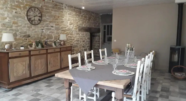 Les Trois Charmes, Rezervați Hotel Chaucenne Burgundia