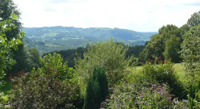 Aux 3 Pommiers, Book Hotel Latouille-Lentillac 