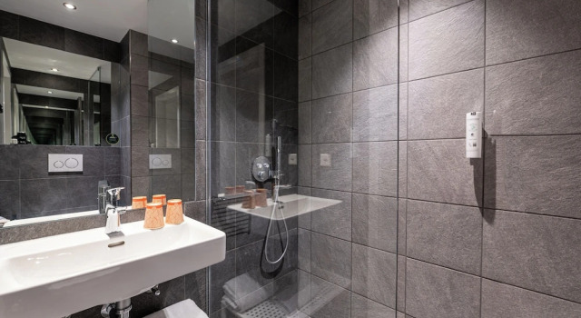 Двухместный номер Standard c 1 комнатой B&B HOTEL Geneva Airport
