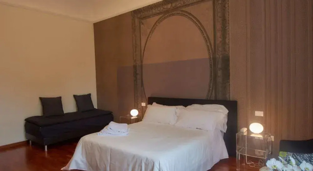 Artistic Charming House, Забронировать Отель Отели Казерта с парковкой, рядом с Azienda Ospedaliera Sant'Anna e San Sebastiano, Парковка