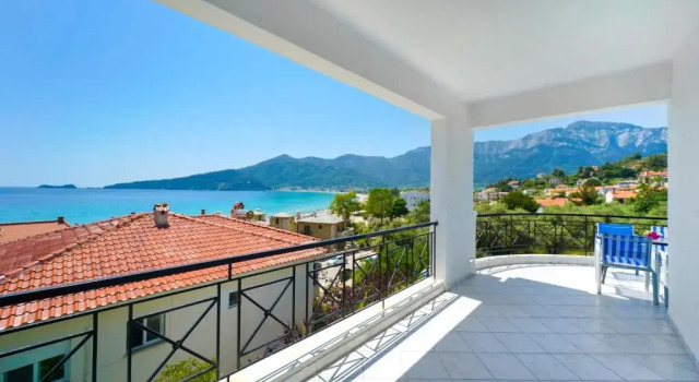 Ellinas Hotel, Забронировать Отель Отели Хриси-Амудия с парковкой, рядом с Пляж Голден Бич, Парковка