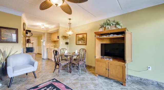 Downtown Gatlinburg Condo w/ Community Pool!, Забронировать Апартаменты/квартира Апартаменты Гатлинберг, рядом с Hillbilly Golf, Апартаменты/квартира