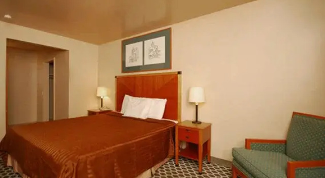 Rodeway Inn, Забронировать Отель Финикс 