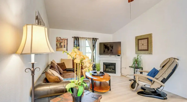 8 Mi Beach: Beautiful Oasis w/ Saltwater Pool