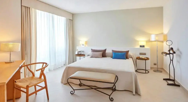 Двухместный номер с террасой Deluxe с видом на море Hotel Tres Torres
