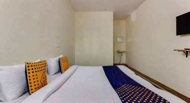 SPOT ON 72631 Hotel Chirag's, Rezerwuj Hotel Hajdarabad 