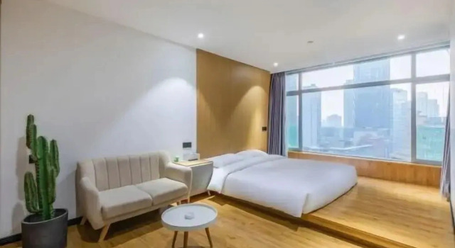 Laizhu Landmark No. 1 Hotel (Chongqing Jiefangbbei BuXingJie), Book Hotel Hoteller i Chongqing med parkering, Parkering