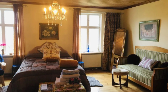 Captivating 1-bed Studio, Rezerwuj Hotel Hotele w Svealand z parkingiem, Parking