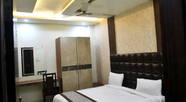 Номер Deluxe Goroomgo Naman Hotel and Banquet Kanpur