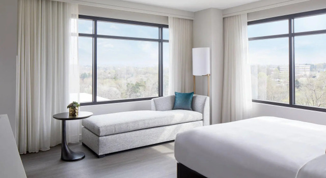 Люкс UNC Charlotte Marriott Hotel & Conference Center