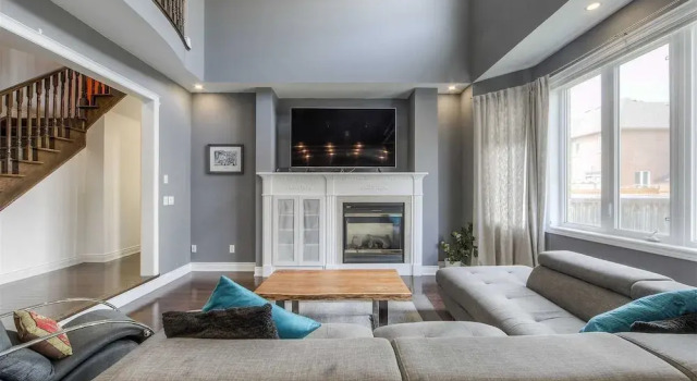 Spacious Family Haven: Modern 4-bedroom Luxury Home, Varaa Huoneisto Brampton 