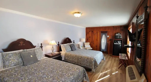 Четырёхместный номер Standard McKinley Edwards Inn