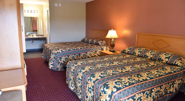 Четырёхместный номер Standard Knights Inn Merrillville