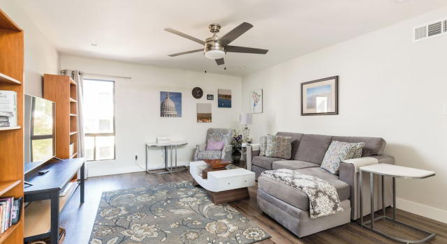 Scottsdale - 4950 N Miller Rd, Unit 230, Забронировать Дом для отпуска Отели Скотсдейл с парковкой, Парковка
