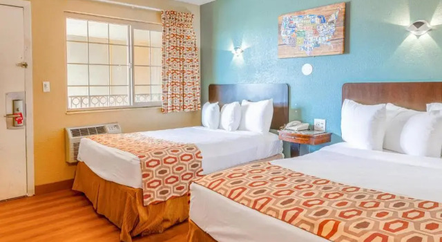 Четырёхместный номер Standard Hotel Avenida - Oceanside Camp Pendleton
