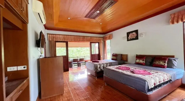 Трёхместный номер Standard с балконом Khaosok Rainforest Resort