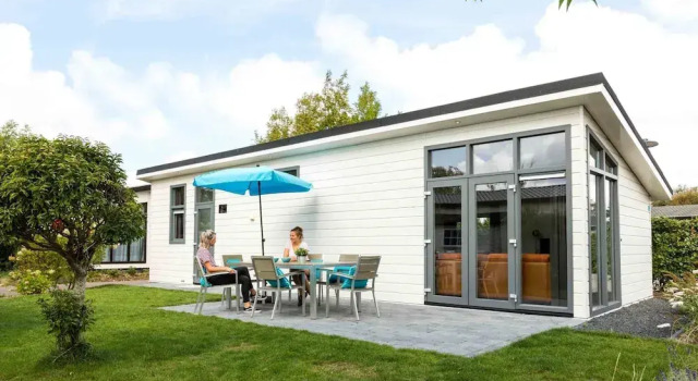 Шале Comfortable Chalet With Dishwasher, Near the Sea in Egmond