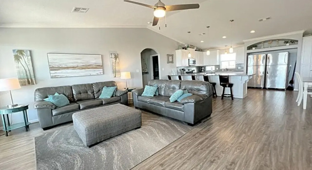 Beaches Be Trippin' 4 Bedroom Home by RedAwning, Book Feriehus Bolivar Peninsula Houston