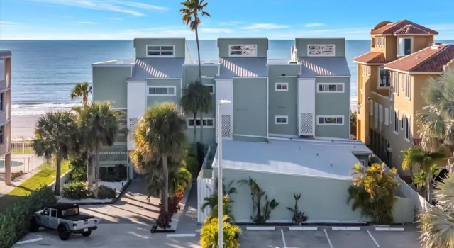 Beachfront Ocean Views Balcony Condo Sleeps 8