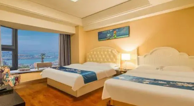 Люкс с 3 комнатами с видом на море Sea Dream Seaview Hotel (Zhongshan Square Venice Water City)